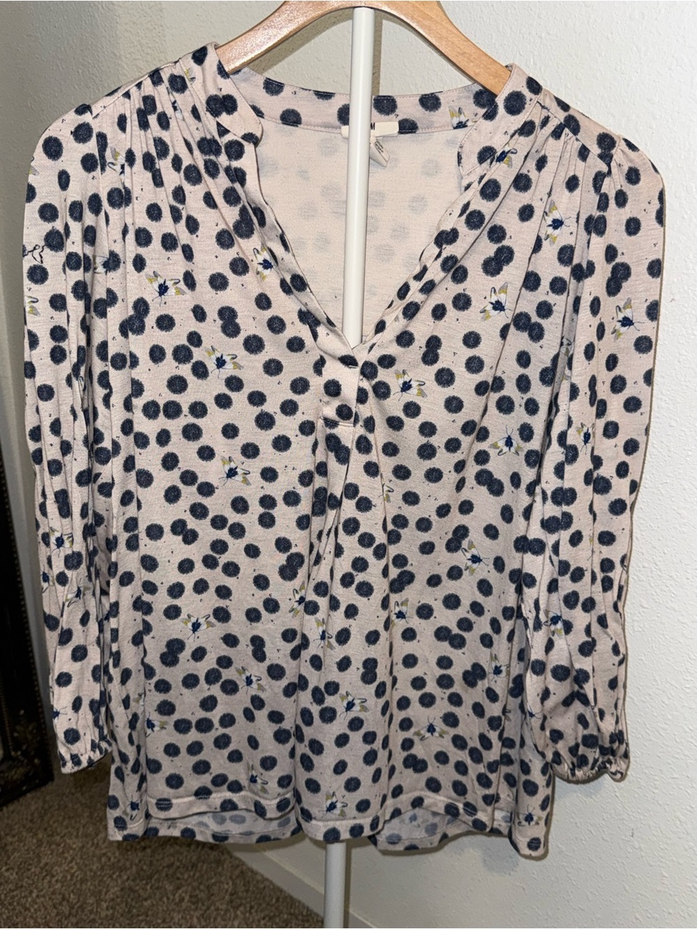 H&M Womenโs White Blue Polka Dot with moths - V-Neck Blouse